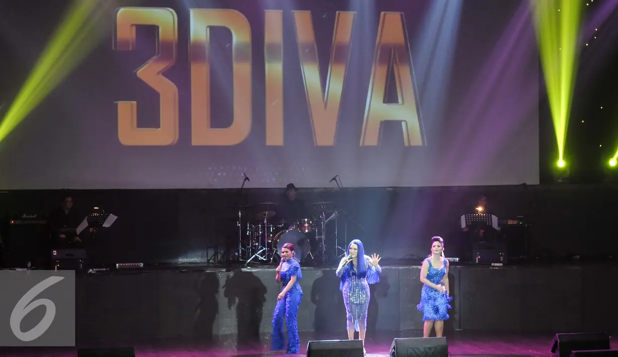 3 Diva gelar konser bertajuk "Live Exclusive Concert-3 Diva" di Balai Sarbini, Jakarta, Sabtu (17/9). Konser ini merupakan rangkaian dari konser di 3 kota yakni Yogyakarta, Jakarta berakhir di Surabaya. (Liputan6.com/Yoppy Renato)