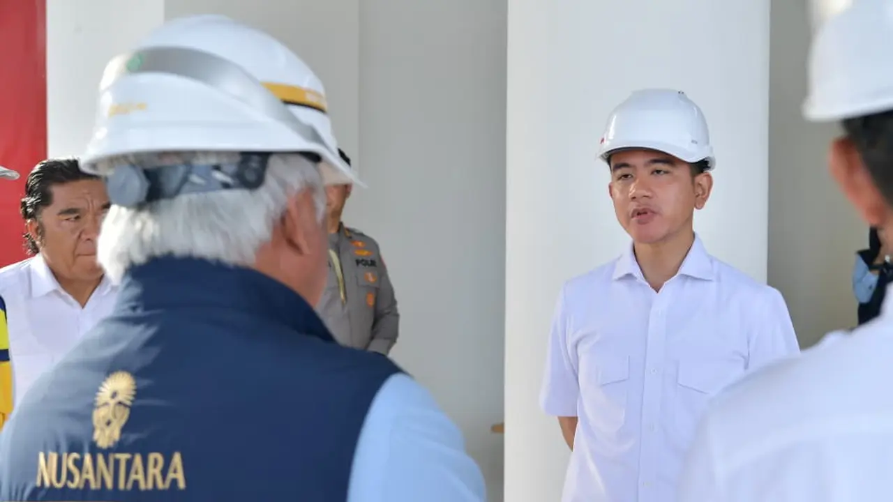 Wakil Presiden (Wapres) Gibran Rakabuming Raka meninjau Pasar di Kawasan Inti Pusat Pemerintahan (KIPP) IKN, Provinsi Kalimantan Timur, Rabu (31/12/2025) (Biro Pers, Media, dan Informasi)