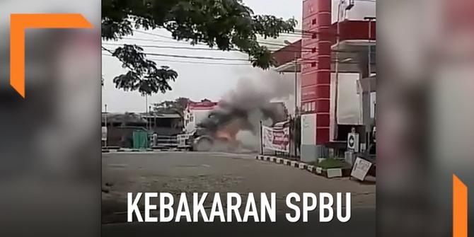 VIDEO: Korsleting, Truk Pengangkut BBM Terbakar di SPBU