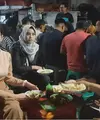 Arumi Bachsin tidak hanya artis terkenal pada tahun 2000-an, tapi juga seorang istri dari Wakil Gubernur Jawa Timur. Setelah berdinas ke Jakarta, disela-sela waktu kosongnya digunakan untuk kuliner. Berikut beberapa potretnya. [Youtube/arumibachsin_94]