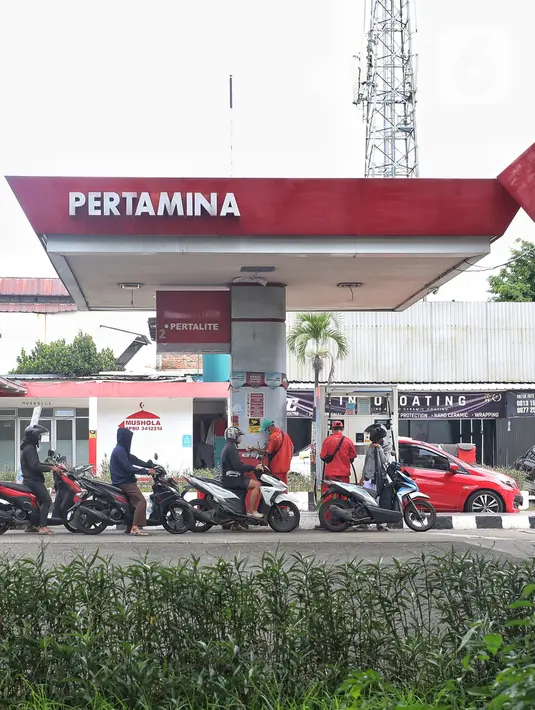 Pemerintah memprediksi akan terjadi lonjakan pemudik di tahun 2023, bahkan diperkirakan akan ada 123 juta pemudik dan angka tersebut melonjak signifikan dari tahun lalu yang didominasi oleh kendaraan roda empat dan dua. (Liputan6.com/Angga Yuniar)
