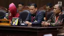 Ketua Bawaslu, Abhan saat mengikuti sidang pendahuluan sengketa hasil Pemilu Legislatif 2019 di gedung MK, Jakarta, Rabu (10/7/2019). Sidang tersebut beragendakan pemeriksaan pendahuluan terkait Perselisihan Hasil Pemilihan Umum DPR-DPRD Provinsi Sulawesi Barat. (Liputan6/Johan Tallo)