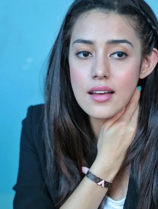 "Ada (yang dekat). Tapi saya gak mau buru-buru ngenalinnya. Baru banget deketnya. Baru berapa hari malah," kata ibu dari King Faaz Arafiq itu. (Adrian Putra/Bintang.com)