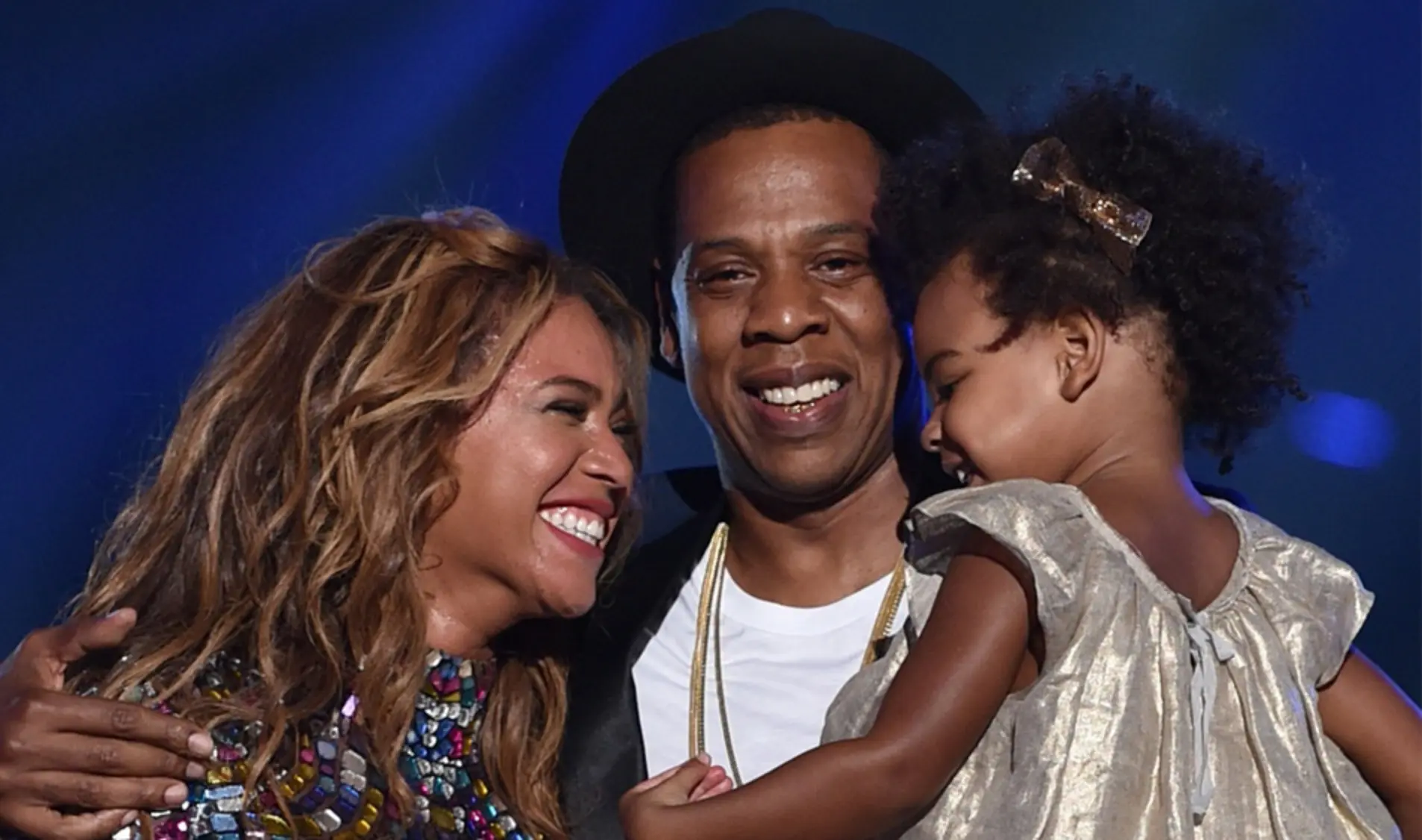 Beyonce dan Jay Z bersama putrinya, Blue Ivy (InTouchWeekly)