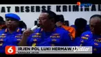 Kapolda Jatim Irjen Pol Luki Hermawan menjelaskan sindikat ini meretas internet dan kartu kredit untuk menipu orang. Dengan modus ini para pelaku berhasil meraup omset mencapai USD 40 ribu atau lebih dari Rp 5 miliar per tahun.