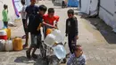 Diketahui, Israel terus mencegah masuknya segala bentuk bantuan kemanusiaan ke Jalur Gaza, termasuk pasokan susu formula bayi, dan suplemen gizi untuk anak-anak. (Eyad BABA/AFP)
