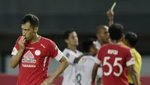 Bek Semen Padang, Shukurali Pulatov, saat pertandingan melawan Bali United pada laga Piala Presiden 2019 di Stadion Patriot, Jawa Barat, Senin (11/3). Bali United menang 2-1 atas Semen Padang. (Bola.com/M Iqbal Ichsan)