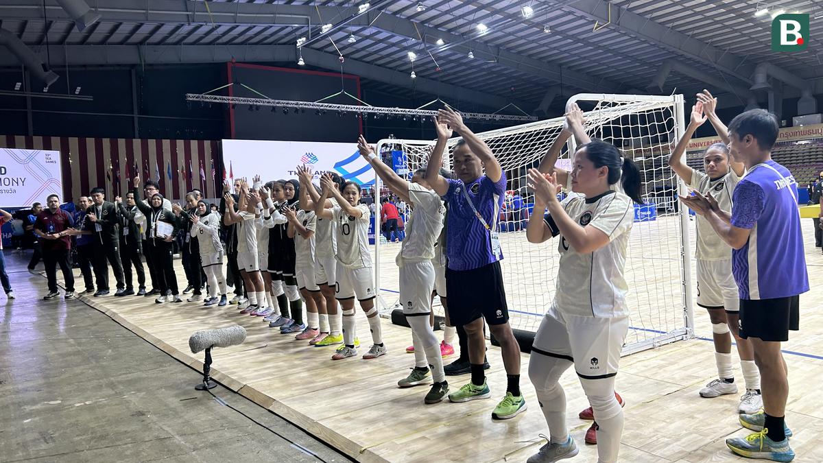 Laporan dari Thailand: Tangis 2 Pemain Timnas Futsal Putri Indonesia Pecah Setelah Dapatkan Medali Perak SEA Games 2025
