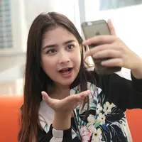 "Tapi karena adanya hatters yang ngingetin kita, ga semua orang suka sama lu. Jadi aku bisa jadi lebih baik. Hatters itu penting tapi jangan pakai hati juga," ucapnya. (Adrian Putra/Bintang.com)