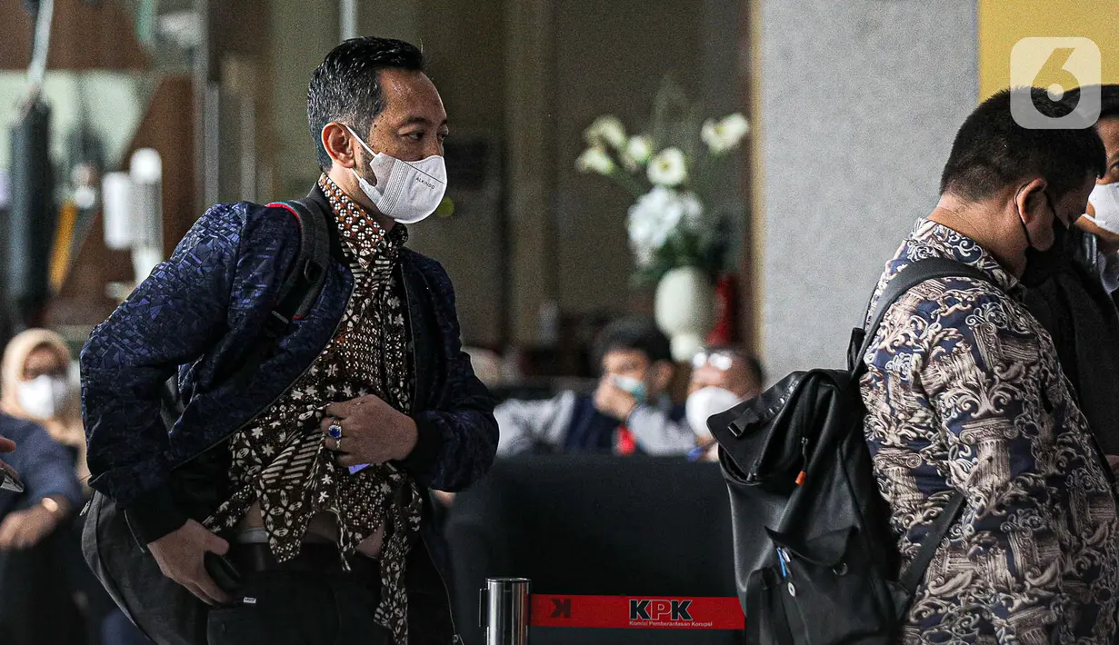 Kepala Bea-Cukai Makassar Andhi Pramono tiba memenuhi panggilan  di Gedung KPK, Jakarta, Selasa (14/3/2023). Adhi Pramono akan dimintai keterangan seputar harta kekayaannya yang dianggap tak sesuai dengan profil.(Liputan6.com/Faizal Fanani)