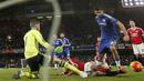  Diego Costa (kanan) mencetak gol setelah mengecoh kiper Manchester United, David de Gea (kiri) pada lanjutan Liga Premier Inggris di Stadion Stamford Bridge, London, Senin (8/2/2016) dini hari WIB.  (AFP/Adrian Dennis) 