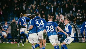 Selebrasi pemain Como saat mengalahkan AS Roma di ajang Liga Italia 2025/2026. (X/Como)