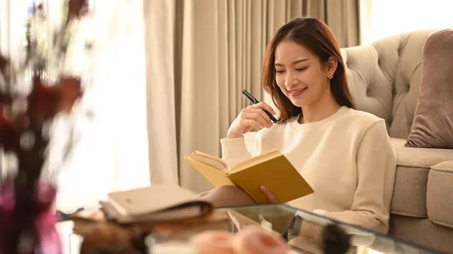 perempuan dan desember duduk buku