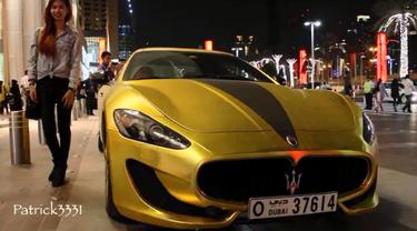 [OTO-News] Berkelir Emas, Mobil Ini `Dikerubungi Massa`