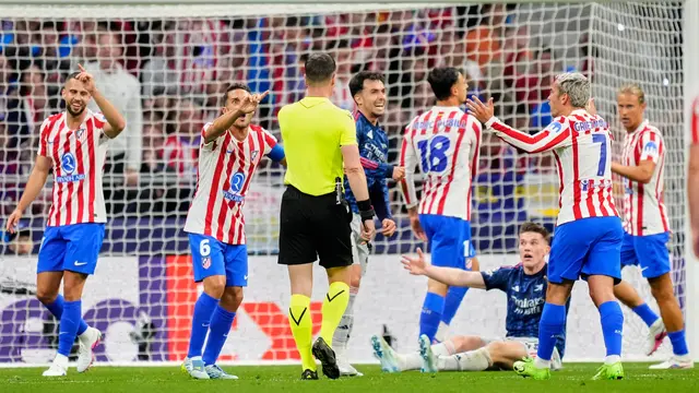 Momen saat wasit memberikan penalti pada Arsenal saat melawan Atletico Madrid di leg 1 semifinal Liga Champions 2025/2026 di Riyadh Air Metropolitano, Kamis (30/04/2026) dini hari WIB.