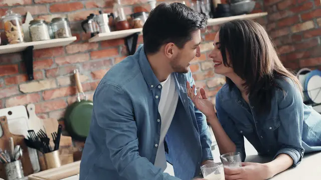 couple agustus senyum