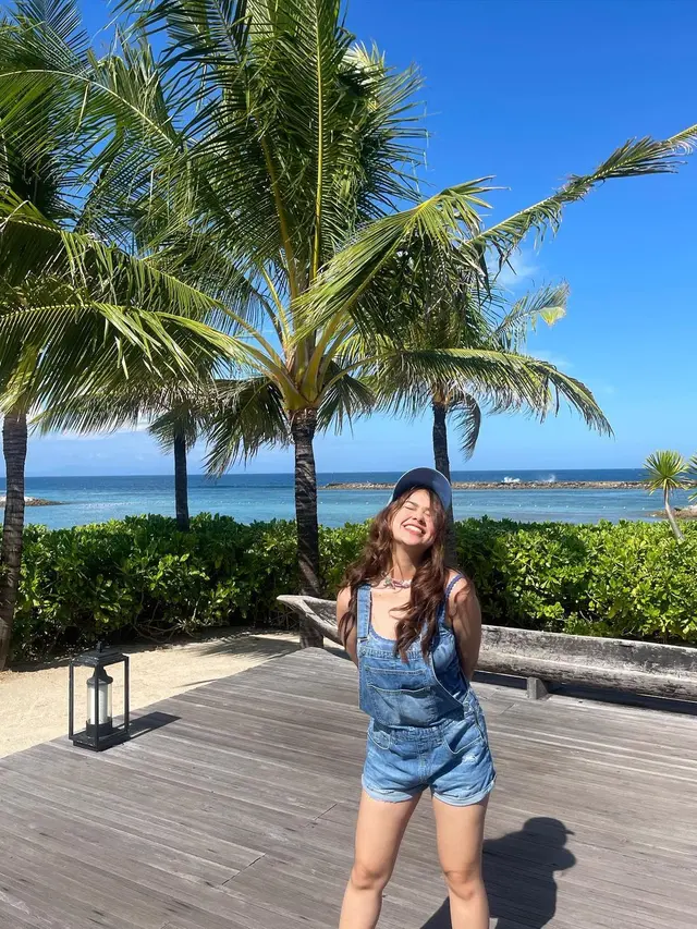 Link video mirip Rebecca Klopper dicari netizen, Ini 6 gaya liburan pacar Fadly Faisal (Foto: Instagram rklopperr)