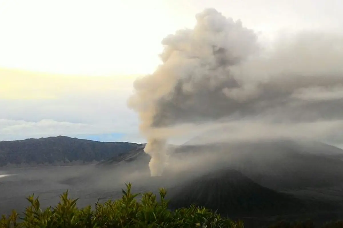 20151215-erupsi-jakarta-bromo