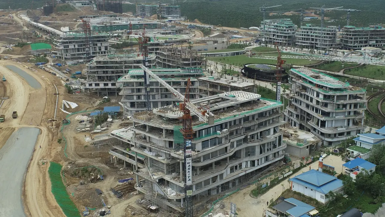 PT Waskita Karya (Persero) Tbk. (kode saham: WSKT) tengah melakukan percepatan pembangunan mega proyek Ibu Kota Nusantara (IKN).