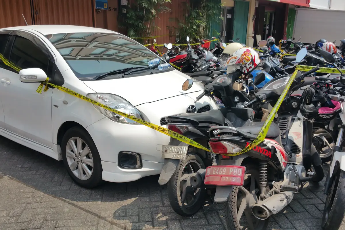 Tempat fitnes yang diduga menjadi lokasi pesta seks kaum gay di ruko Kelapa Gading, Jakarta Utara, kini diberi garis polisi.