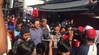 Calon gubernur DKI Jakarta Basuki Tjahaja Purnama (Ahok) memanfaatkan waktu kampanye dengan mengunjungi warga yang sakit.