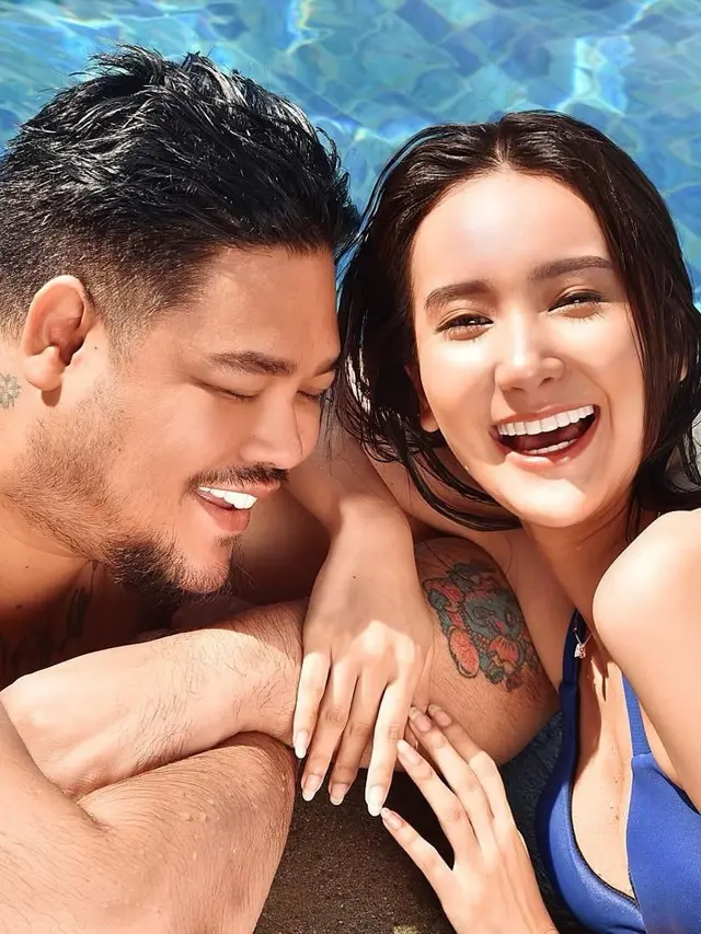 7 Potret Bella Aprilia, Model yang Dikabarkan Calon Istri Ivan Gunawan