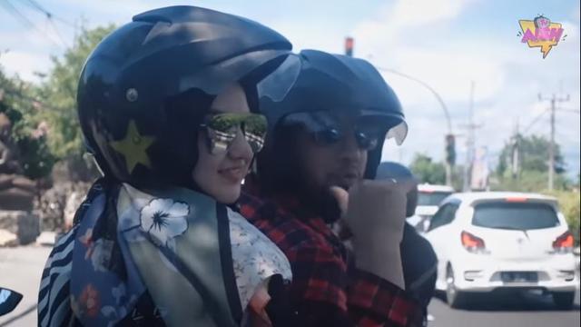 5 Potret Penampilan Sederhana Irish Bella, Pernah Nongkrong Pakai Sandal