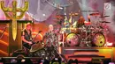 Penampilan vokalis Judas Priest, Rob Halford, Gitaris Richie Faulkner dan Drumer Scott Travis saat tampil dalam konser perdana di Allianz Eco Park Ancol, Jakarta Utara, Jumat (7/12). (Fimela.com/Bambang E. Ros)
