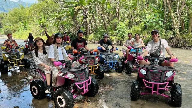 Ahmad Dhani dan Mulan Jameela liburan keluarga di Borobudur hingga Bromo (Foto: instagram @ahmaddhaniofficial)