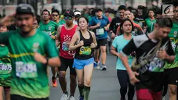 Peserta mengikuti lomba lari Milo Jakarta International 10K di kawasan Rasuna Epicentrum, Jakarta, Minggu (14/7/2019). Milo Jakarta International 10K terbagi dalam tiga kategori yaitu 5K, 10K, dan Family Run. (Liputan6.com/Faizal Fanani)