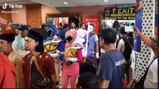 Pasangan Pengantin Menikah Pakai Cosplay Power Rangers, Warganet Justru Bahas Perasaan Ranger Lain