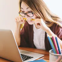 Ilustrasi orang stres berkerja. (Foto: Unsplash/JESHOOTS.COM)