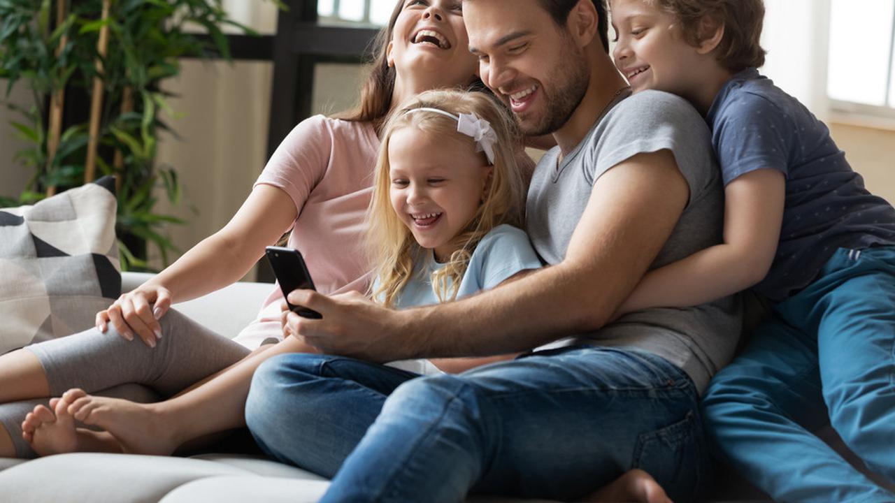 Internetan Hemat dan UNLIMITED Aplikasi Favorit dengan Paket Internet Kuota Keluarga 