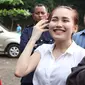 Ayu Ting Ting akan memulai babak baru dalam kehidupannya. Ya, jika Enji tak lagi datang pada sidang kedua, Ayu akan resmi menjanda.