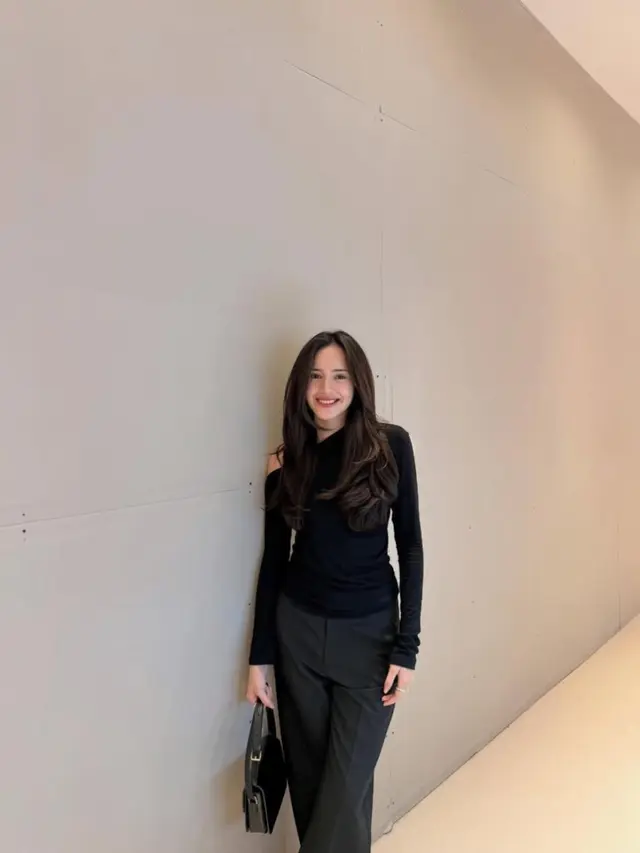 Gaya makeup dan fashion ala Beby Tsabina (Instagram/@bebytsabina)