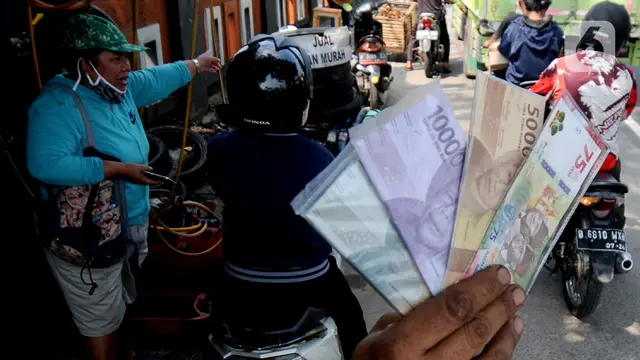 FOTO: Jasa Penukaran Uang Baru Kian Marak Jelang Lebaran
