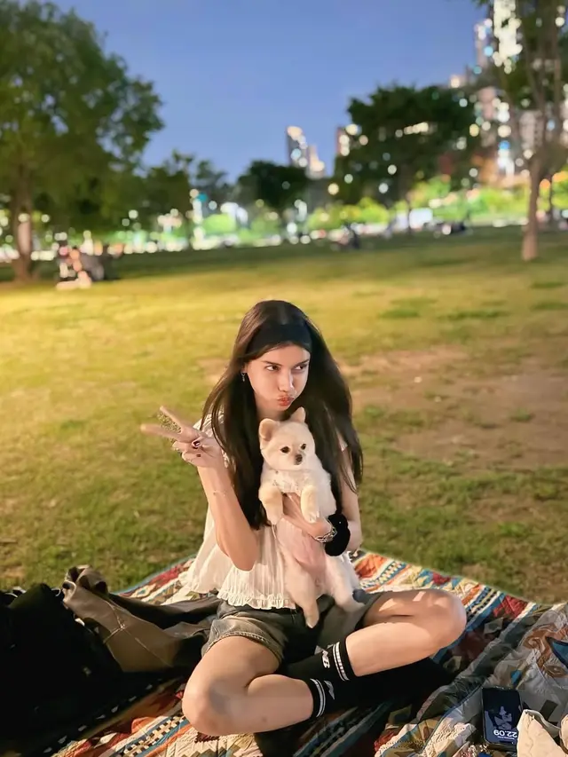 6 Potret Sabrina Chairunnisa Bareng Anjing Peliharaannya, Jadi Sumber Kebahagiaan