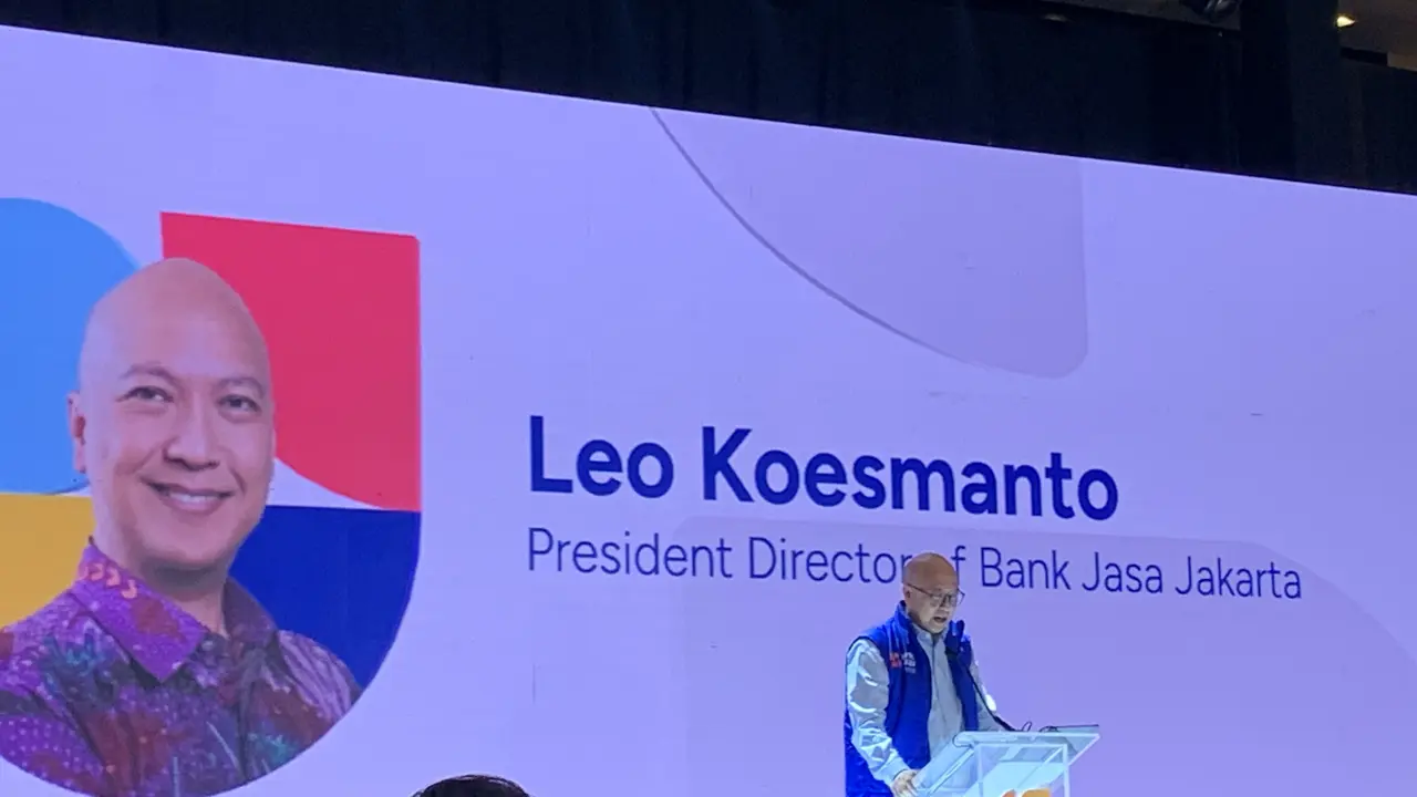 Presiden Direktur Bank Jasa Jakarta, Leo Koesmanto kepada media di Menara Astra, Senin (20/11/2023). DIbantu Astra Financial dan WeLab, Bank Jasa Jakarta membangun bank digital dengan nama Bank Saqu. (Tasha/Liputan6.com)
