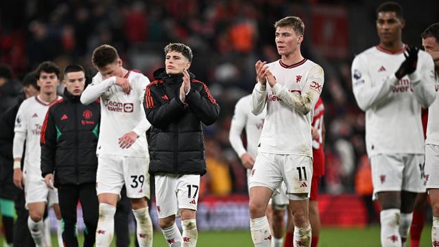 Foto: Solid dan Disiplinnya Pertahanan MU Meski Berulang Kali Digempur Pemain Liverpool pada Laga Panas di Liga Inggris