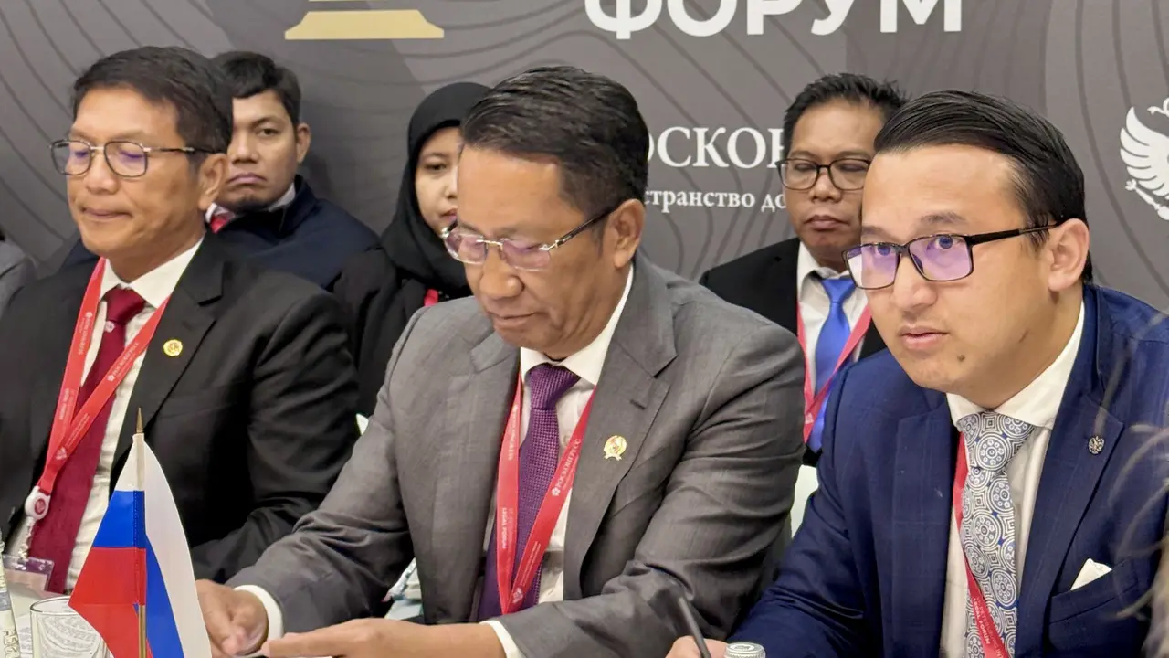 Menteri Hukum (Menkum) Supratman Andi Agtas bertemu dengan Menteri Kehakiman Rusia, Konstantin Chuychenko dengan melakukan penguatan hubungan bilateral antara Indonesia dengan Rusia.