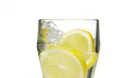 5 Alasan Kamu Harus Minum Air Lemon Setiap Pagi | via: sunonline.ca