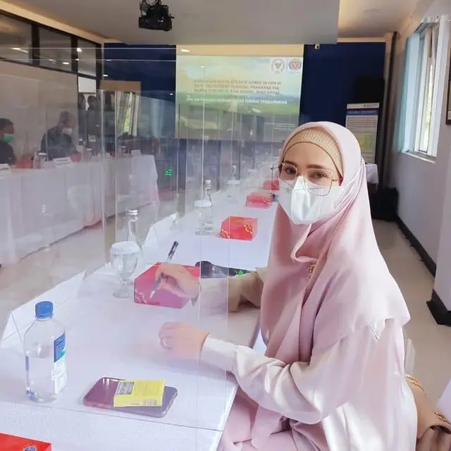 Dapat Dukungan Netizen, Ini 6 Potret Mulan Jameela saat Ngantor di DPR RI