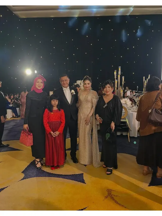8 Potret Tamu Publik Figur di Pernikahan Teuku Rassya dan Cleantha Islan
