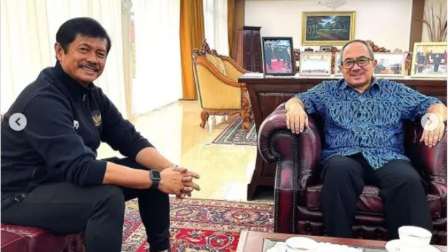 Dubes RI untuk Singapura Suryopratomo bertemu Direktur Teknik PSSI Indra Sjafri jelang Piala AFF 2020
