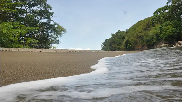 Kisah Mistis Pantai Batu Lubang Sorong