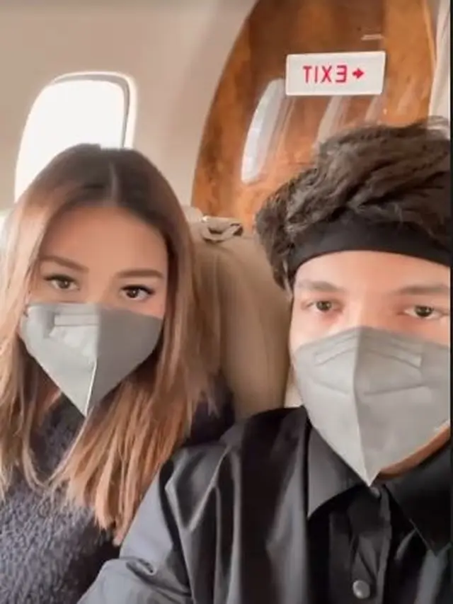 6 Potret Aurel dan Atta Berangkat Honeymoon Naik Jet Pribadi, Selalu Mesra