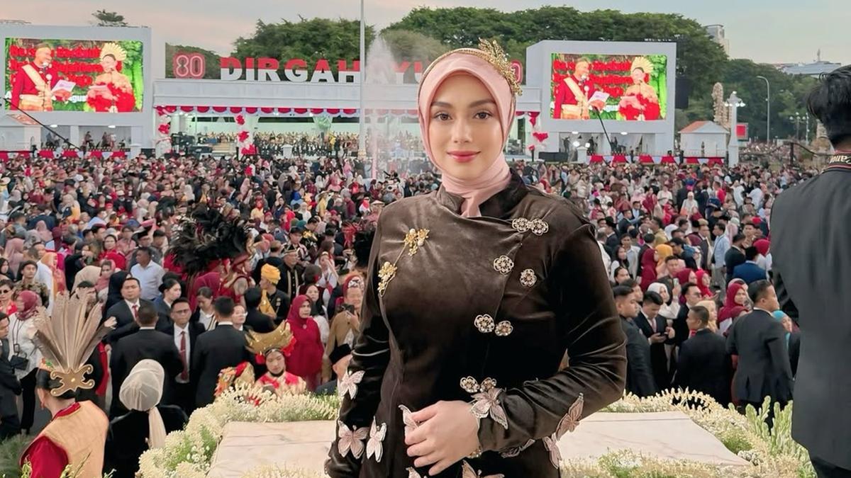 6 Potret Celine Evangelista Pakai Kebaya Hijab di HUT RI Istana Merdeka, Banjir Pujian