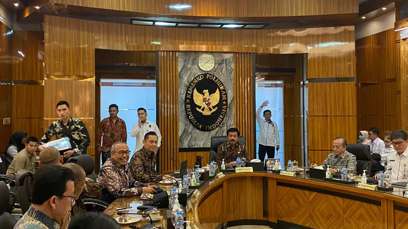 Menteri ATR/BPN Agus Harimurti Yudhoyono menghadiri rapat koordinasi dengan Menko Polhukam Hadi Tjahjanto hari ini, Selasa (23/7/2024).