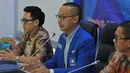 Sekjen PAN Eddy Soeparno (tengah) memberikan keterangan pers terkait persiapan Rakernas I dan pelantikan pengurus PAN Zulkifli Hasan di Ruang FPAN Gedung Nusantara I Komplek Parlemen, Senayan, Jakarta, Senin (4/5/2015). (Liputan6.com/Andrian M Tunay)