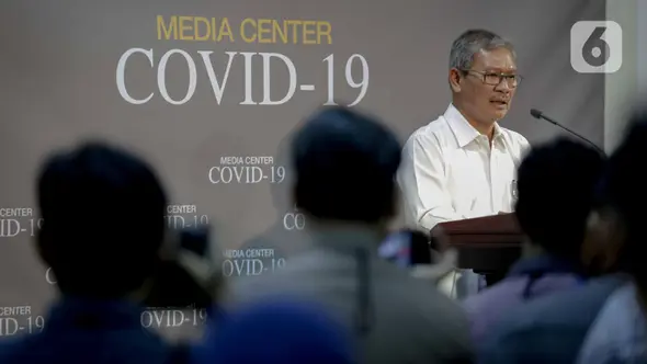 Juru Bicara Indonesia untuk penanganan virus corona, Achmad Yurianto memberikan keterangan terkait corona di Kantor Presiden, Komplek Istana, Jakarta, Jumat (6/3/2020). Achmad Yurianto mengungkapkan pengembangan terus dilakukan dalam pemeriksaan ke-25 orang tersebut.  (Liputan6.com/Faizal Fanani)